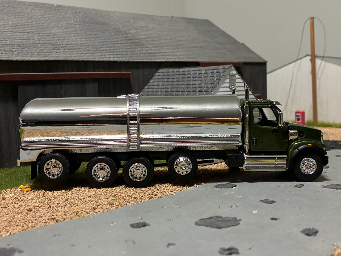 1/64 Milk Truck Quad Axle Western Star 47X Truck Green
