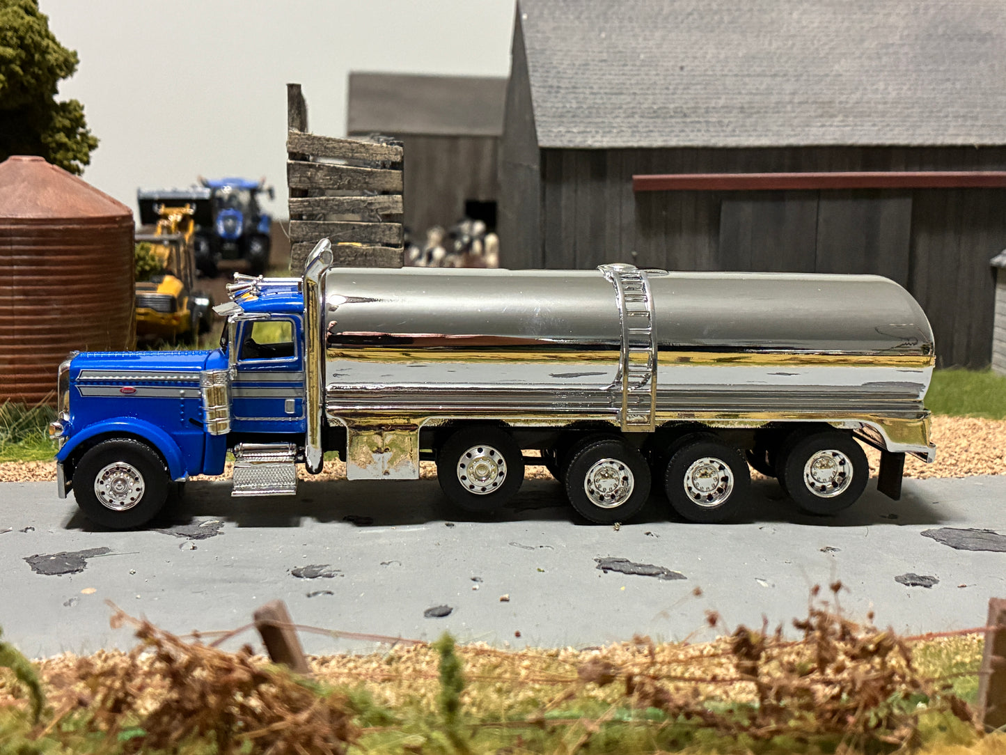 1/64 Milk Truck Quad Axle Peterbilt Truck Blue w/ Stripes