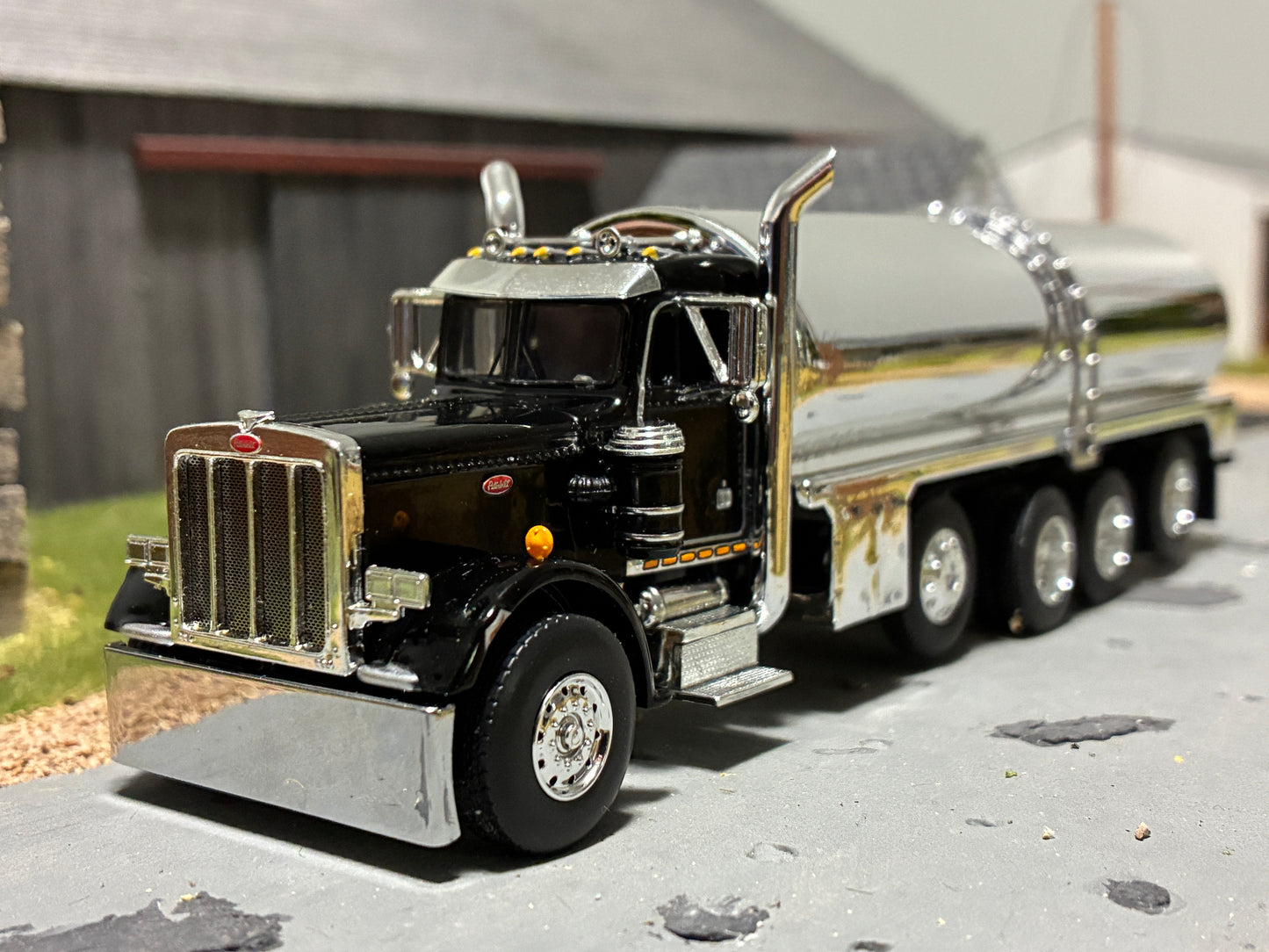 1/64 Milk Truck Quad Axle Peterbilt Truck Black