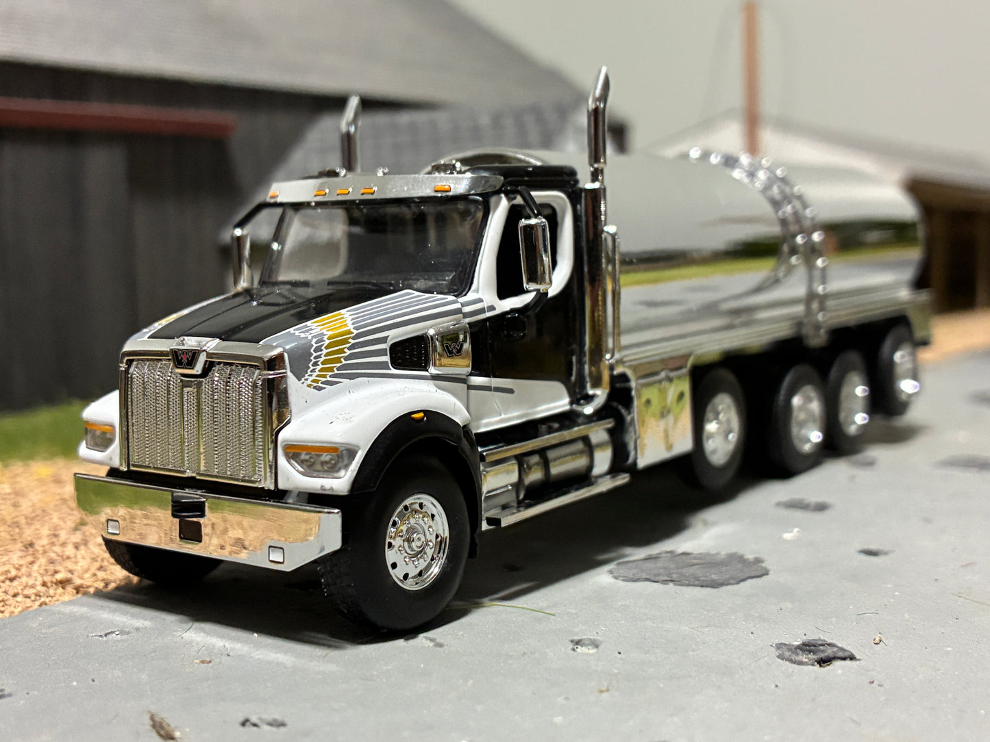 1/64 Milk Truck Quad Axle Western Star 47X Truck Black/White