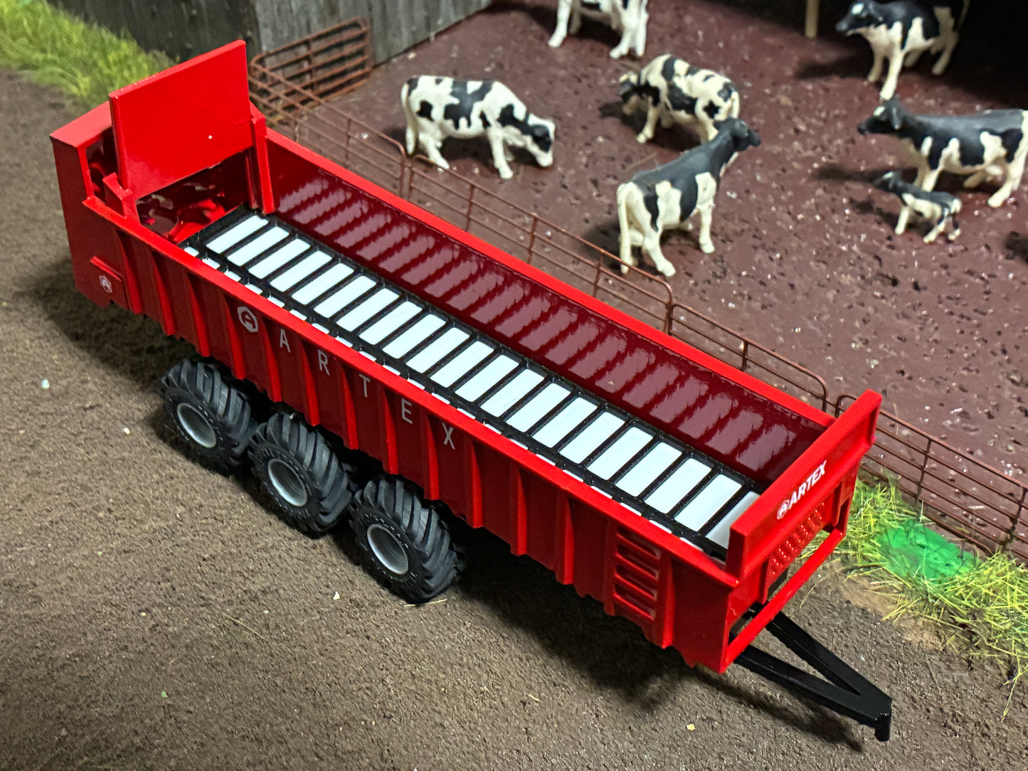 1/64 Artex CB1200 Manure Spreader Red