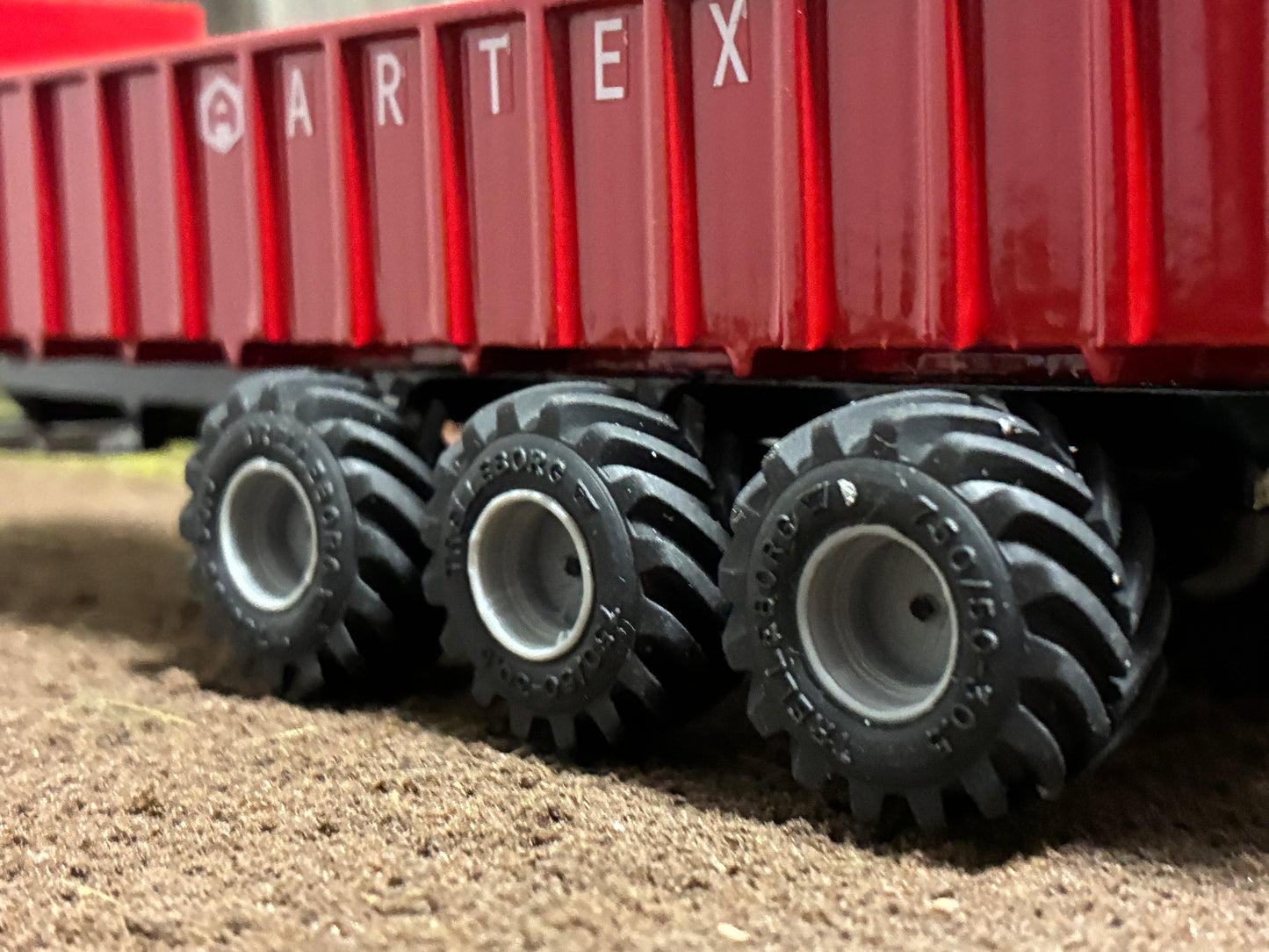 1/64 Artex CB1200 Manure Spreader Red