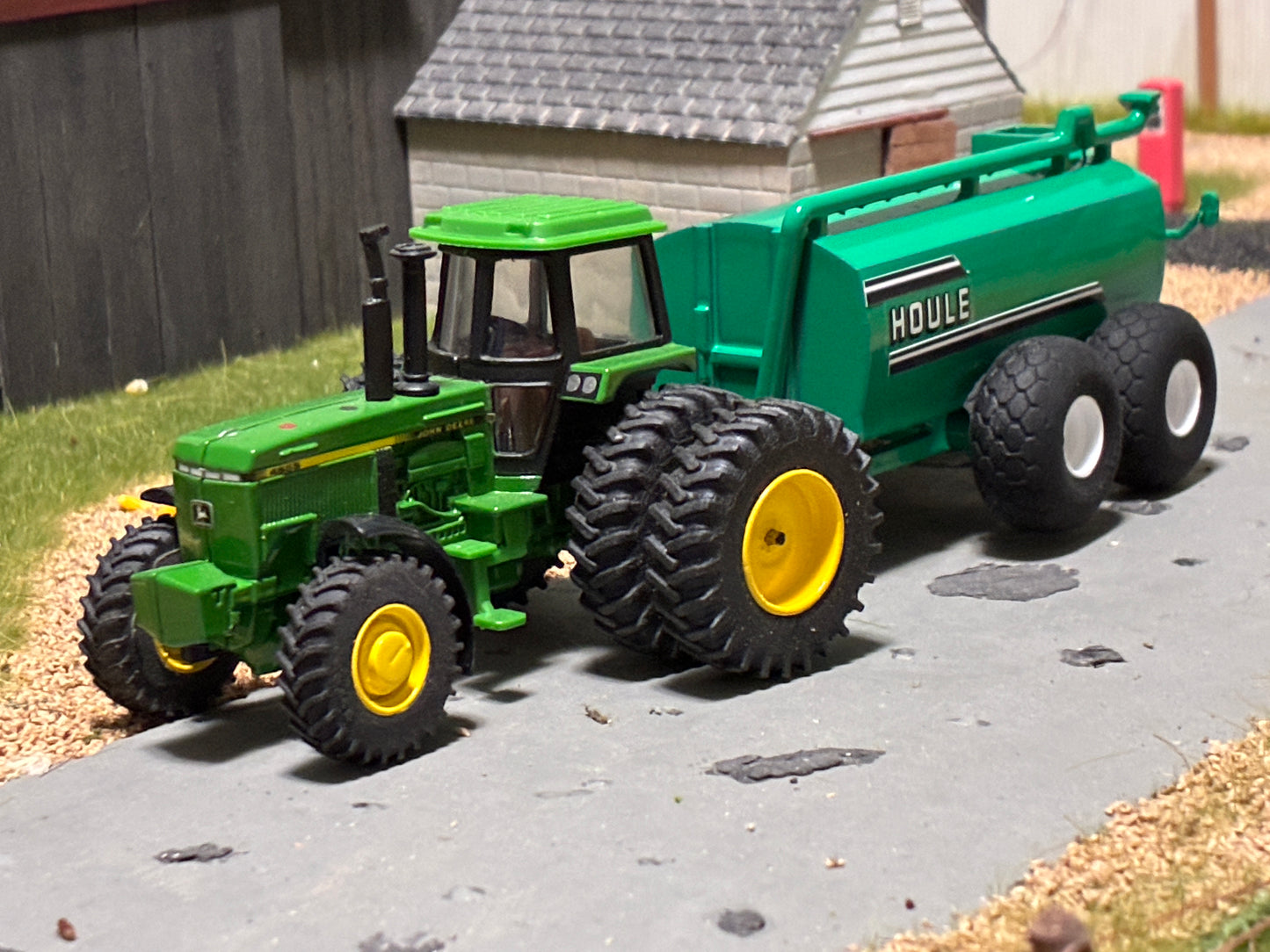 1/64 Liquid Manure Spreader 4,250 gallon Low Profile