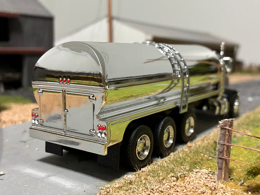 1/64 Milk Truck Tri Axle Peterbilt 385 Truck Red