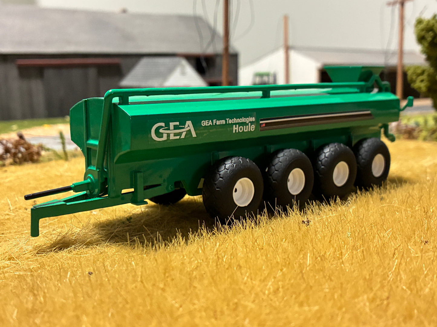 1/64 Liquid Manure Spreader Quad Axle 9,500 gallon White Wheel Diamond Tread