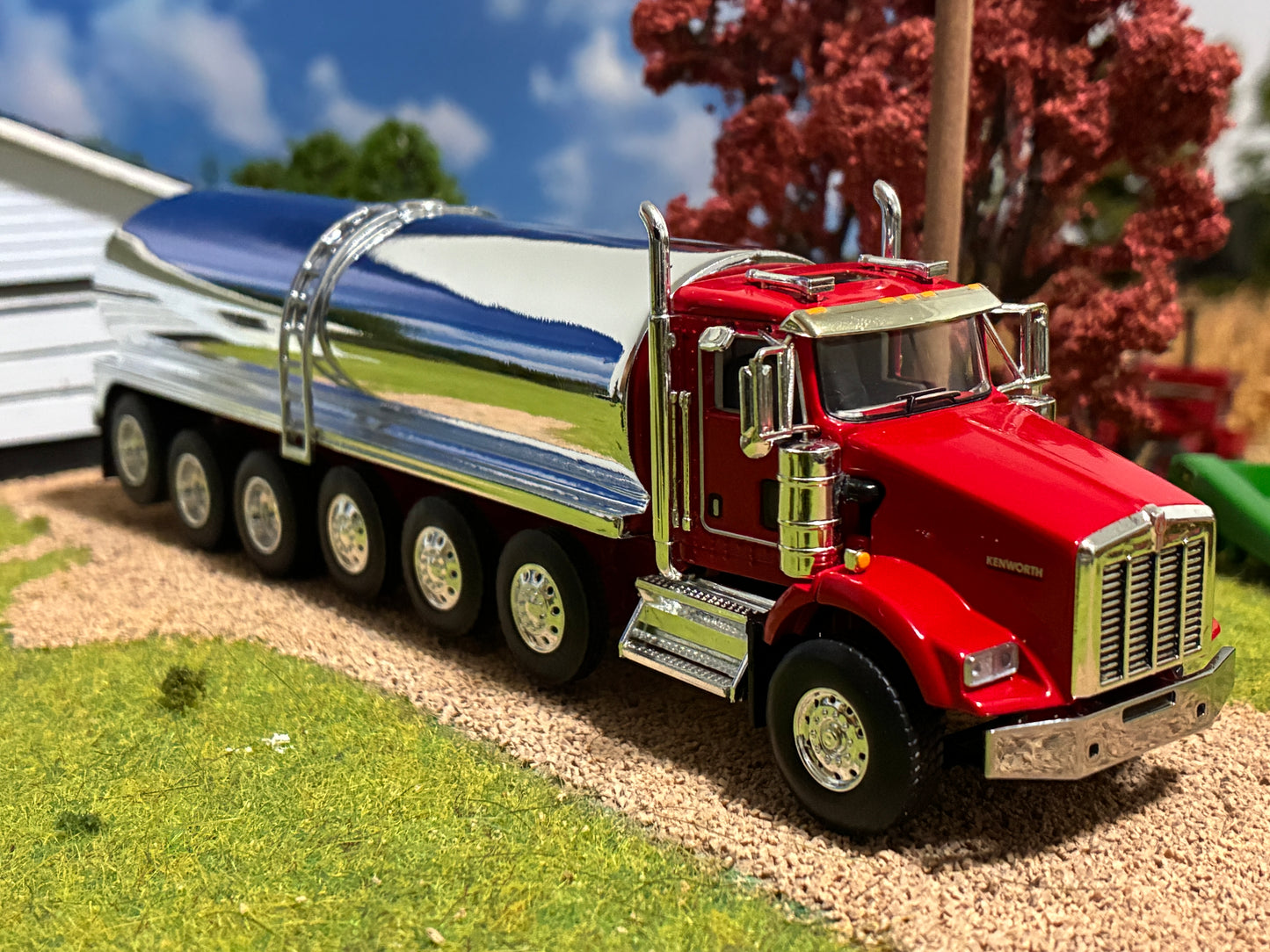 1/64 Milk Truck 6 Axle Kenworth T800 Truck Red