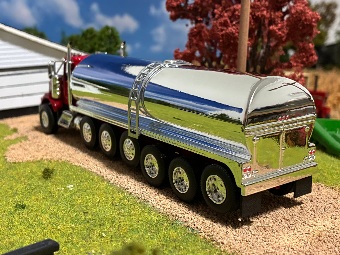 1/64 Milk Truck 6 Axle Kenworth T800 Truck Red