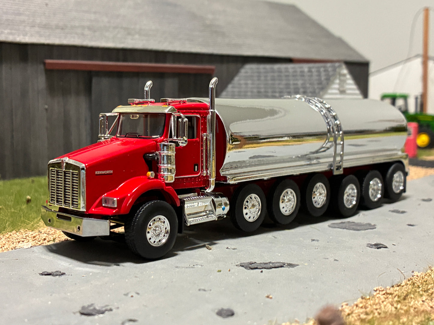 1/64 Milk Truck 6 Axle Kenworth T800 Truck Red