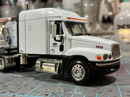 1/64 ZFS Custom Milk Tanker Truck 8 Axle