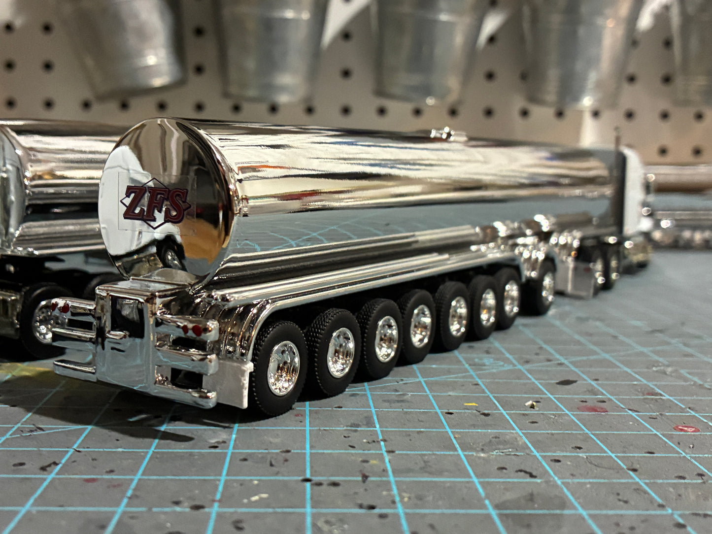 1/64 ZFS Custom Milk Tanker Truck 8 Axle
