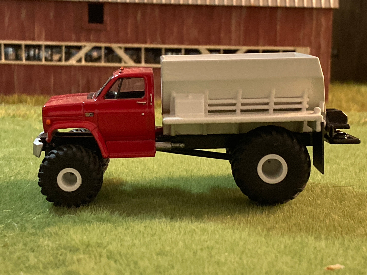 1/64 Chevy C60 Fertilizer Spreader Floater Truck Red