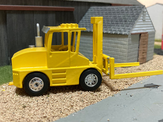 1/64 Hay Squeeze Yellow