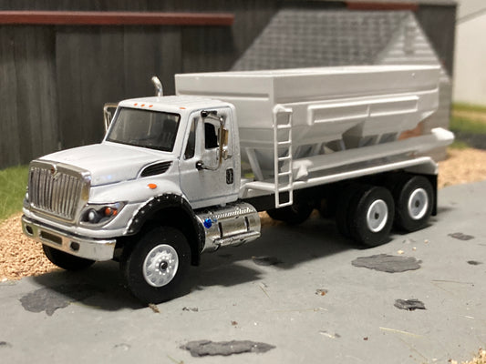 1/64 Fertilizer Tender 2 Hopper on International Workstar Tandem Axle Truck