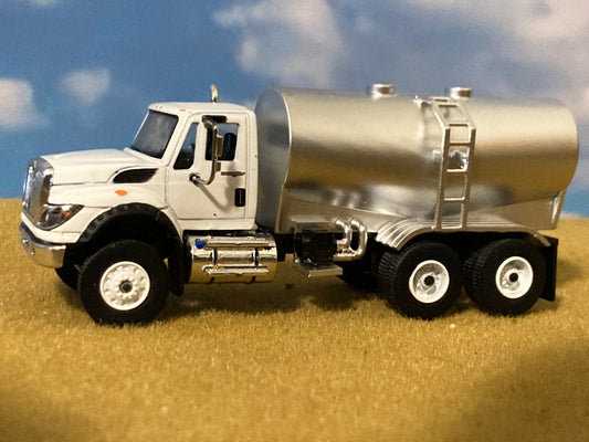 1/64 Liquid Fertilizer Tender on IH WorkStar Truck 4,000 gallon