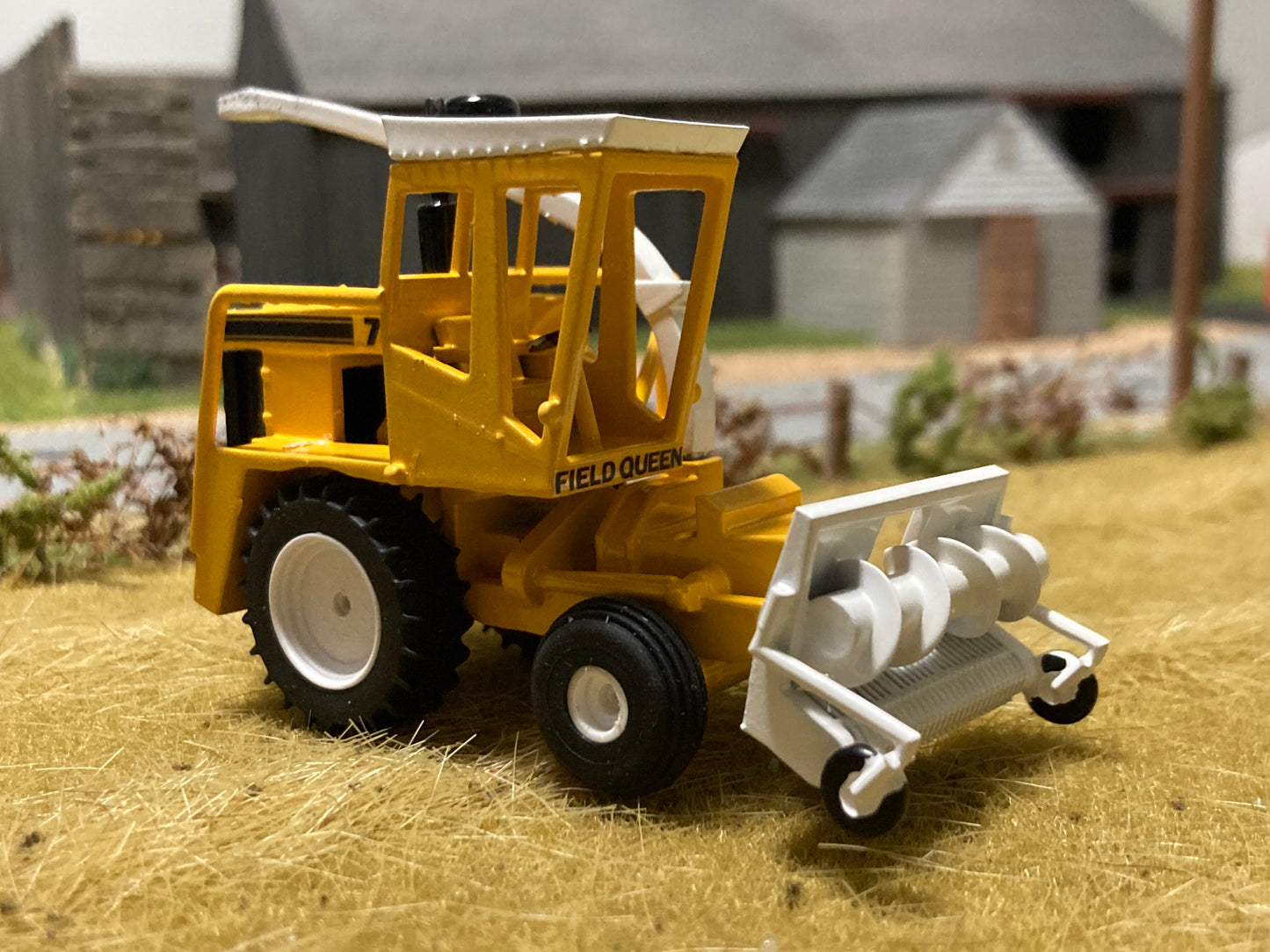 1/64 Field Queen 7650 Forage Harvester Yellow (with 2 Heads)