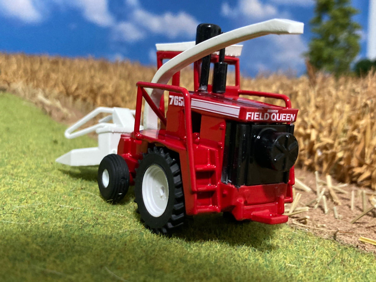 1/64 Field Queen 7650 Forage Harvester Red (with 2 Heads)