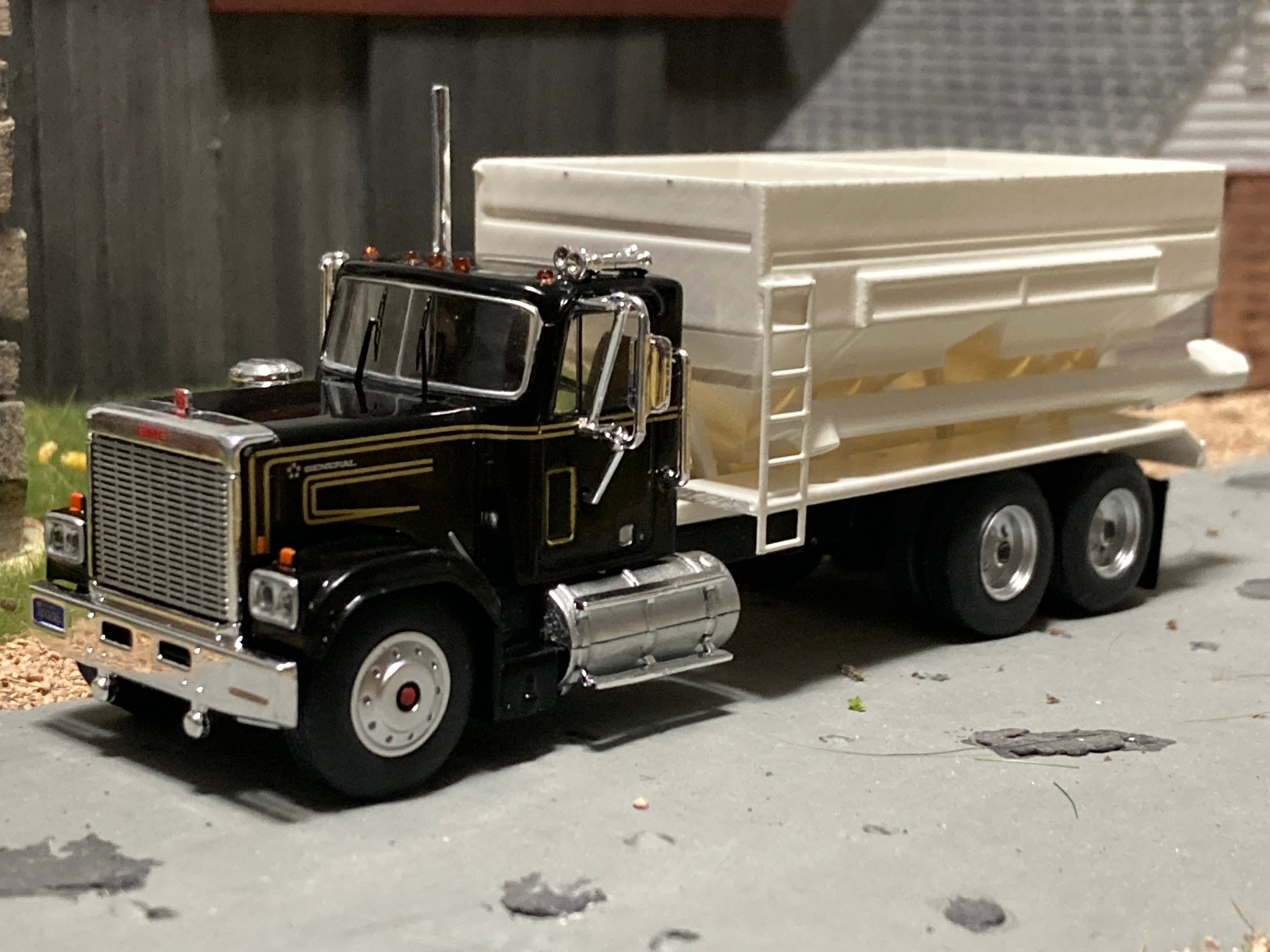 1/64 GMC General Truck with Fertilizer Tender Black – 2 Scale Fabrications