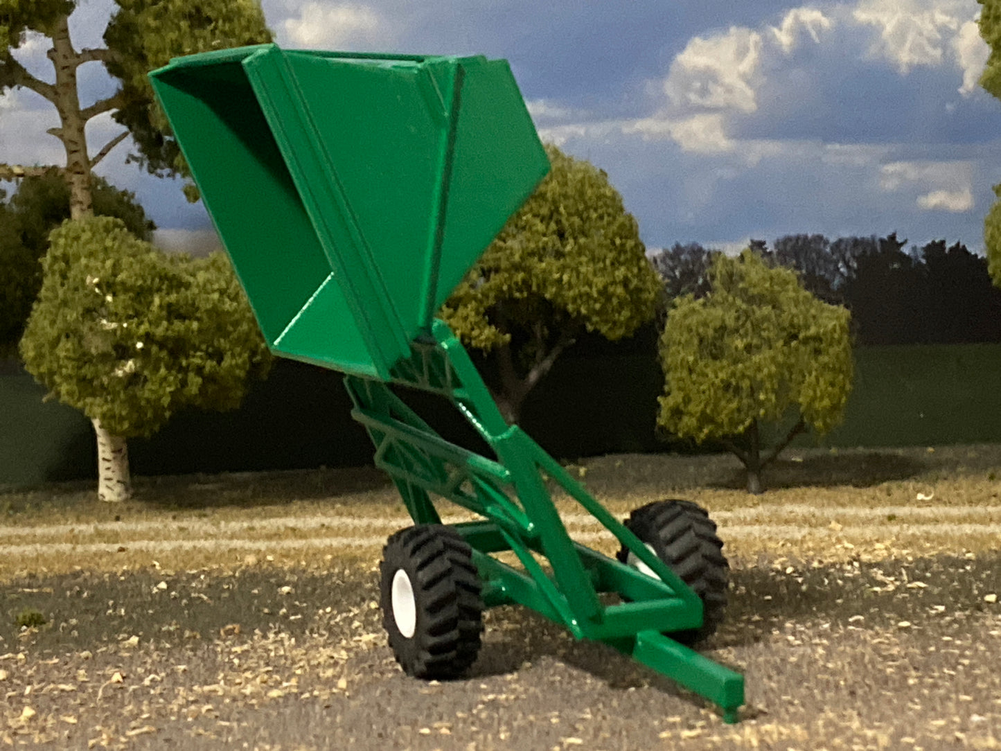 1/64 Dump Cart with Extensions Green