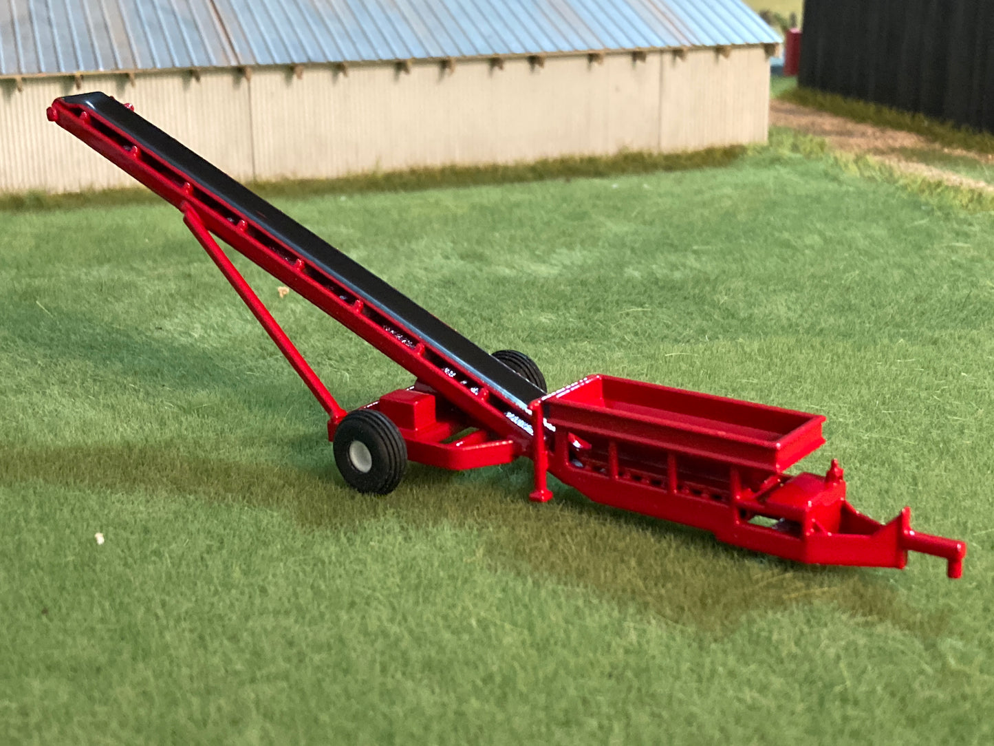 1/64 Fertilizer and Lime Conveyor Floater Loader Red